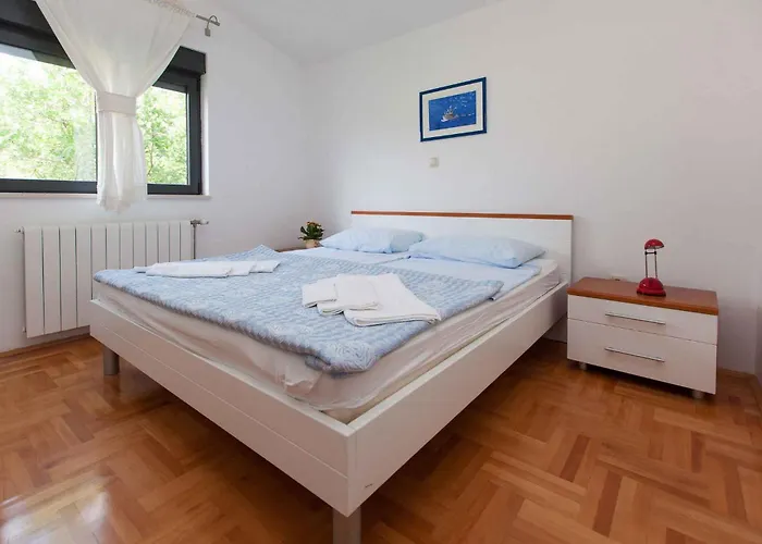 In 13719 Apartment *