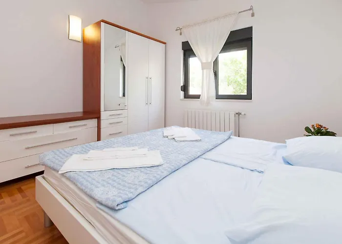 Apartment In 13719